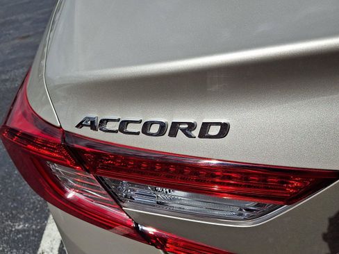 Used 2020 Honda Accord Touring image 6
