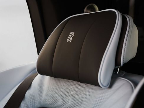 Certified 2025 Rolls-Royce Cullinan Black Badge AWD/4WD image 41