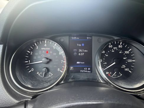 Used 2018 Nissan Rogue SV FWD image 9