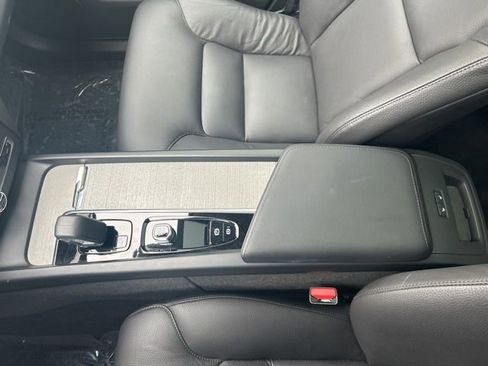 Certified 2025 Volvo XC60 B5 Plus AWD/4WD image 25