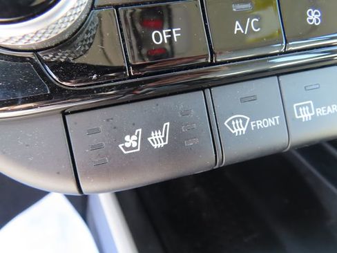 Used 2022 Hyundai Elantra Limited image 32