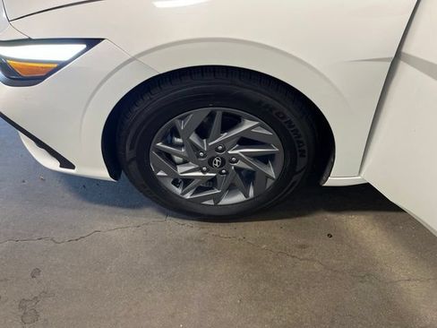 Used 2024 Hyundai Elantra SEL FWD image 31