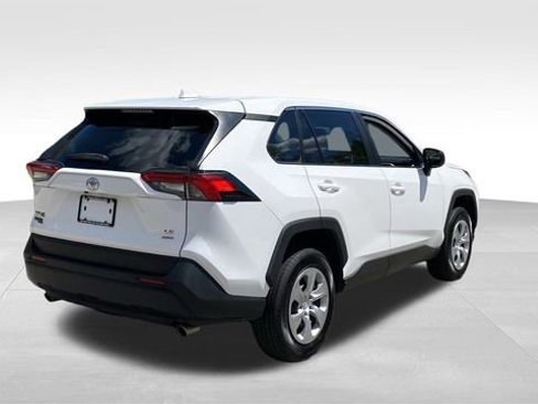 Used 2024 Toyota RAV4 LE AWD/4WD image 9