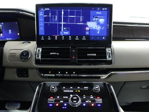 Used 2024 Lincoln Navigator Reserve AWD/4WD image 23