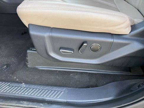 Used 2024 Ford Expedition Limited image 10