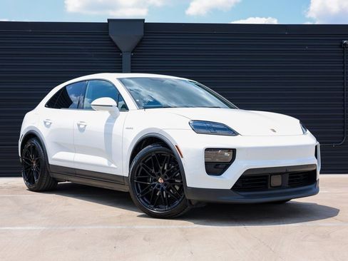 New 2025 Porsche Macan Electric RWD image 9