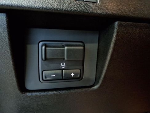 Used 2024 Chevrolet Colorado Trail Boss w/ LPO, Dark Essentials Package AWD/4WD image 15