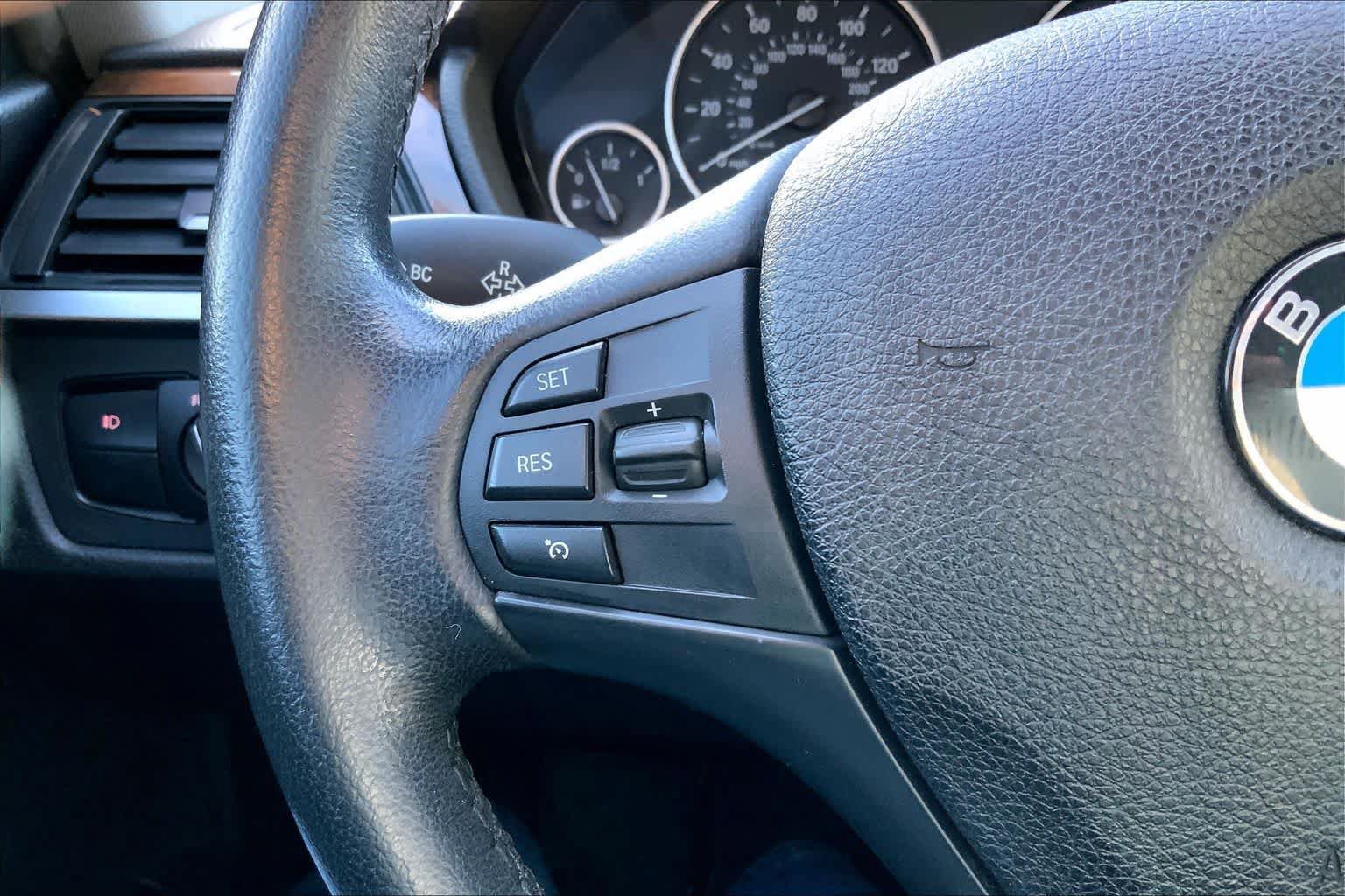 Used 2015 BMW 320i Sedan RWD image 24