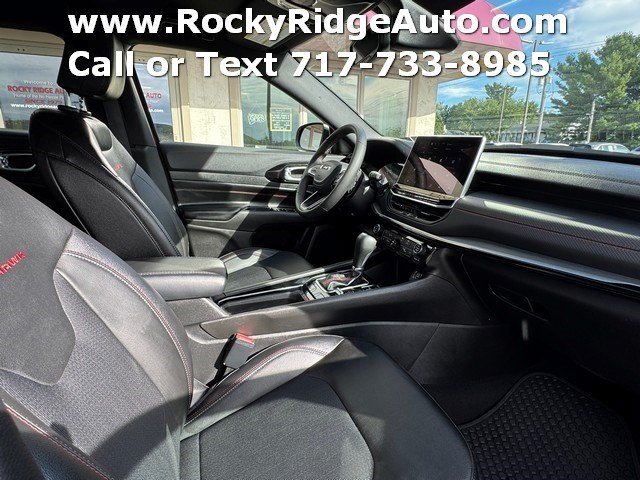 Used 2025 Jeep Compass Trailhawk AWD/4WD image 19
