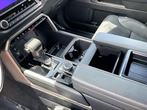 Used 2025 Toyota Tundra Limited AWD/4WD image 15