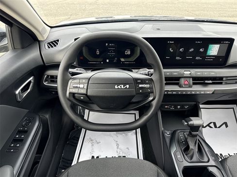 New 2025 Kia K4 LXS image 11