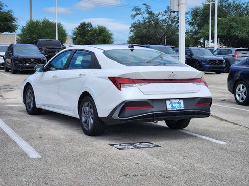 Used 2024 Hyundai Elantra SEL FWD image 5