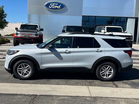 New 2026 Ford Explorer Active RWD image 3