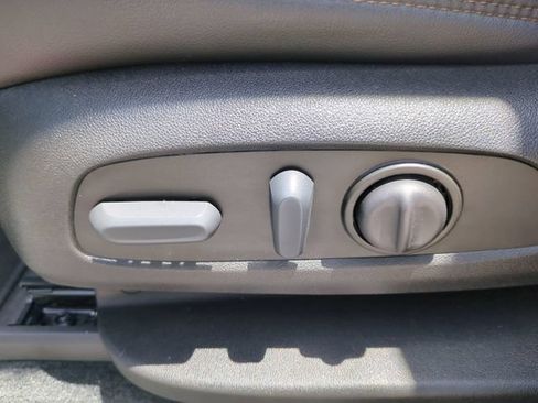 Used 2023 Chevrolet Traverse High Country FWD image 22