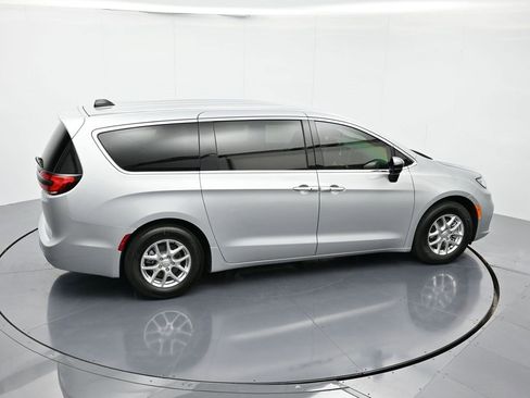 New 2026 Chrysler Pacifica Select image 14