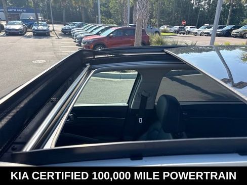 Certified 2023 Kia Sorento SX FWD image 9