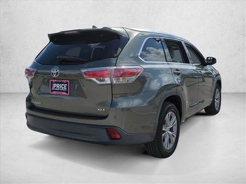 Used 2014 Toyota Highlander XLE FWD image 5