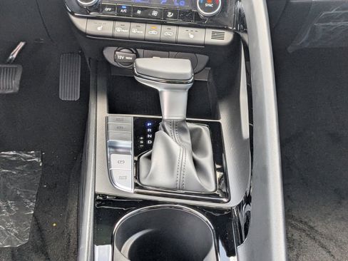 Used 2025 Hyundai Elantra Limited w/ Cargo Package FWD image 16