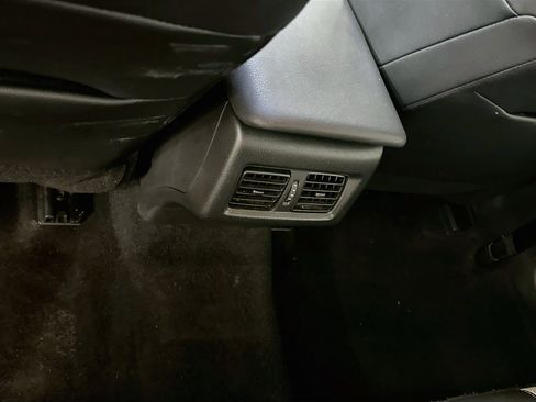 Used 2025 Toyota Camry SE FWD image 28