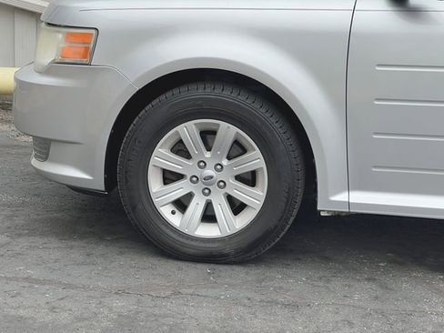 Used 2011 Ford Flex SE image 19