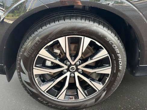 Certified 2025 Volvo XC60 B5 Core AWD/4WD image 10