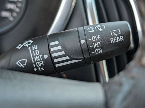 Used 2020 Chevrolet Equinox Premier w/ Premier True North Edition image 27