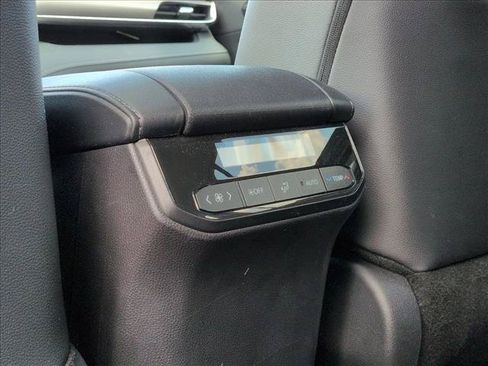 Used 2024 Toyota Highlander Limited AWD/4WD image 17