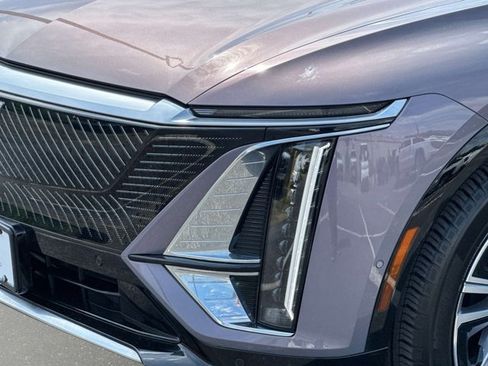 Certified 2024 Cadillac Lyriq Luxury AWD/4WD image 27