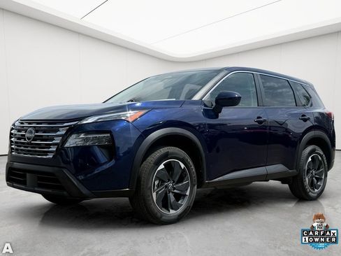 Used 2025 Nissan Rogue SV image 2