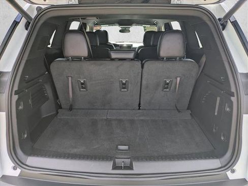 Used 2024 GMC Acadia Elevation image 4