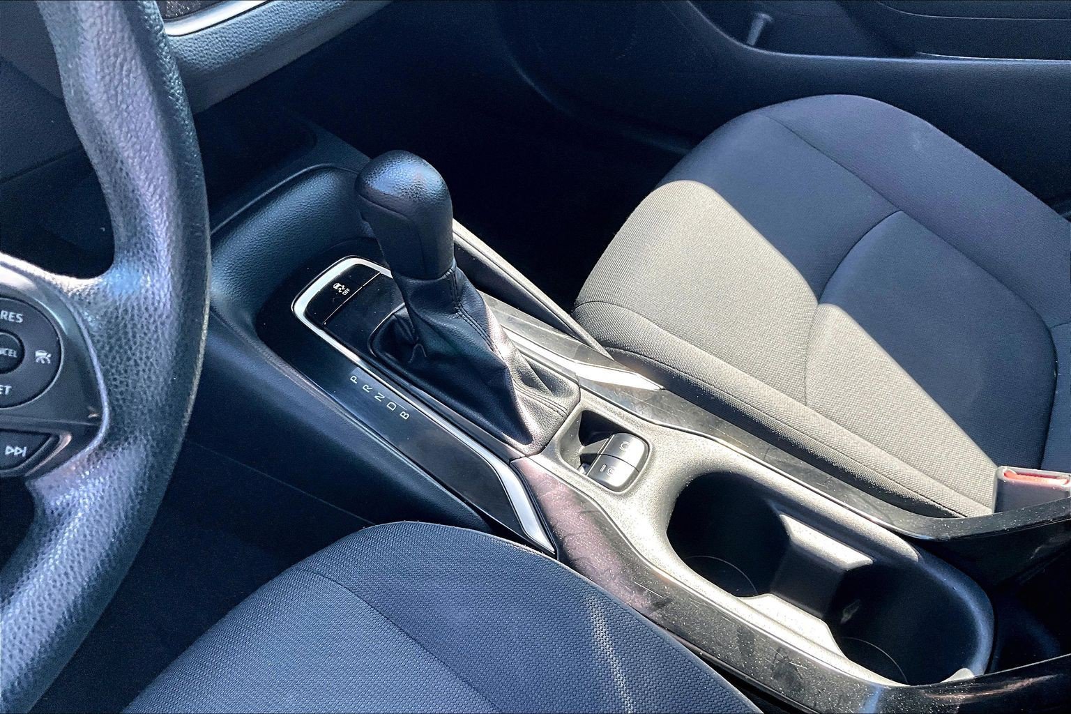 Used 2021 Toyota Corolla LE FWD image 5
