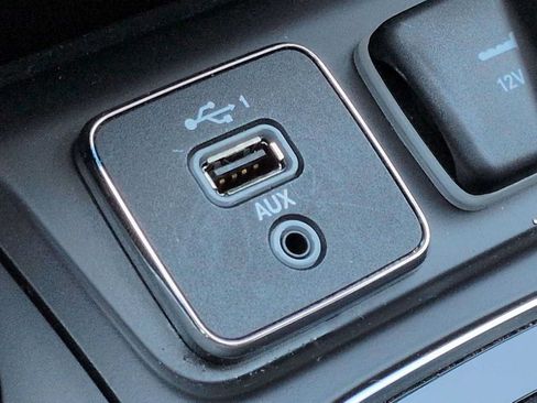 Used 2019 Jeep Cherokee Limited AWD/4WD image 30