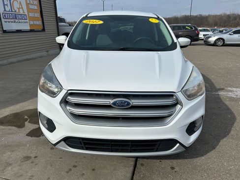 Used 2017 Ford Escape SE image 2