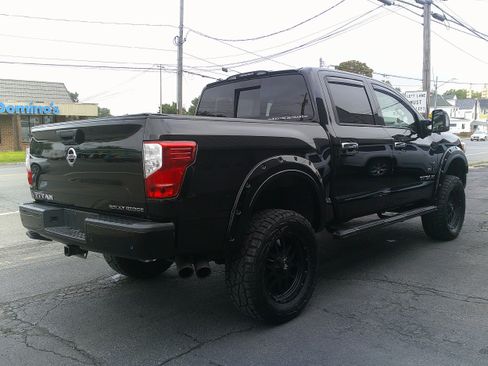 Used 2021 Nissan Titan SV w/ SV Convenience Package AWD/4WD image 11