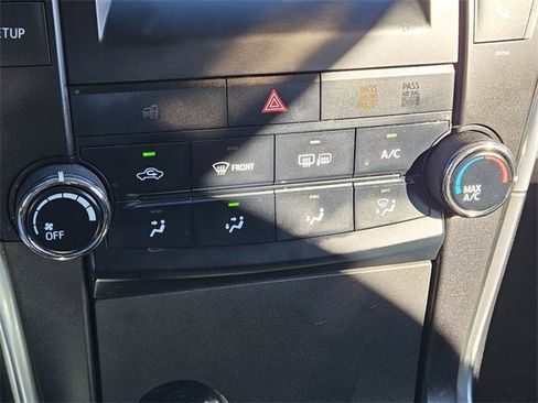 Used 2015 Toyota Camry LE image 19