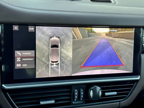 Used 2021 Porsche Cayenne Turbo S image 20