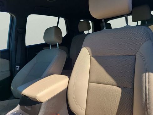 Used 2023 Chevrolet Traverse LS FWD image 17