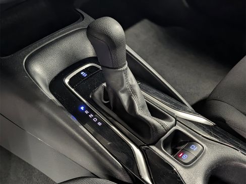 Used 2021 Toyota Corolla LE image 18