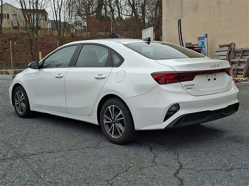 Used 2022 Kia Forte LXS image 4