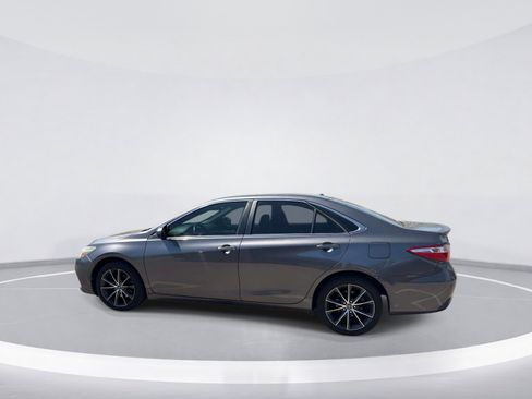 Used 2015 Toyota Camry XSE image 3