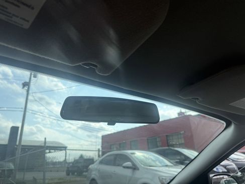 Used 2005 Ford Taurus SE image 18