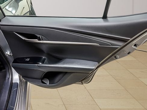 Used 2025 Toyota Camry SE FWD image 18