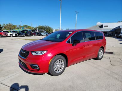 New 2026 Chrysler Pacifica Select