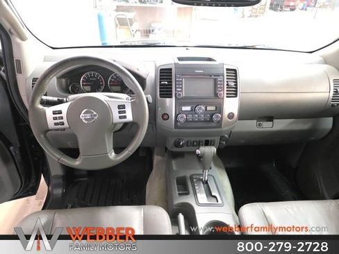 Used 2014 Nissan Frontier SL w/ SL Moonroof Package image 13