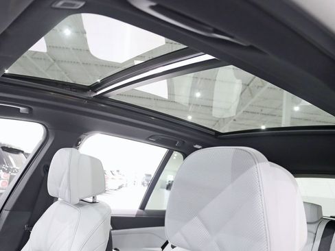 Used 2025 BMW X5 xDrive50e w/ M Sport Package image 30