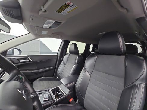 Used 2024 Mitsubishi Outlander SE FWD image 19