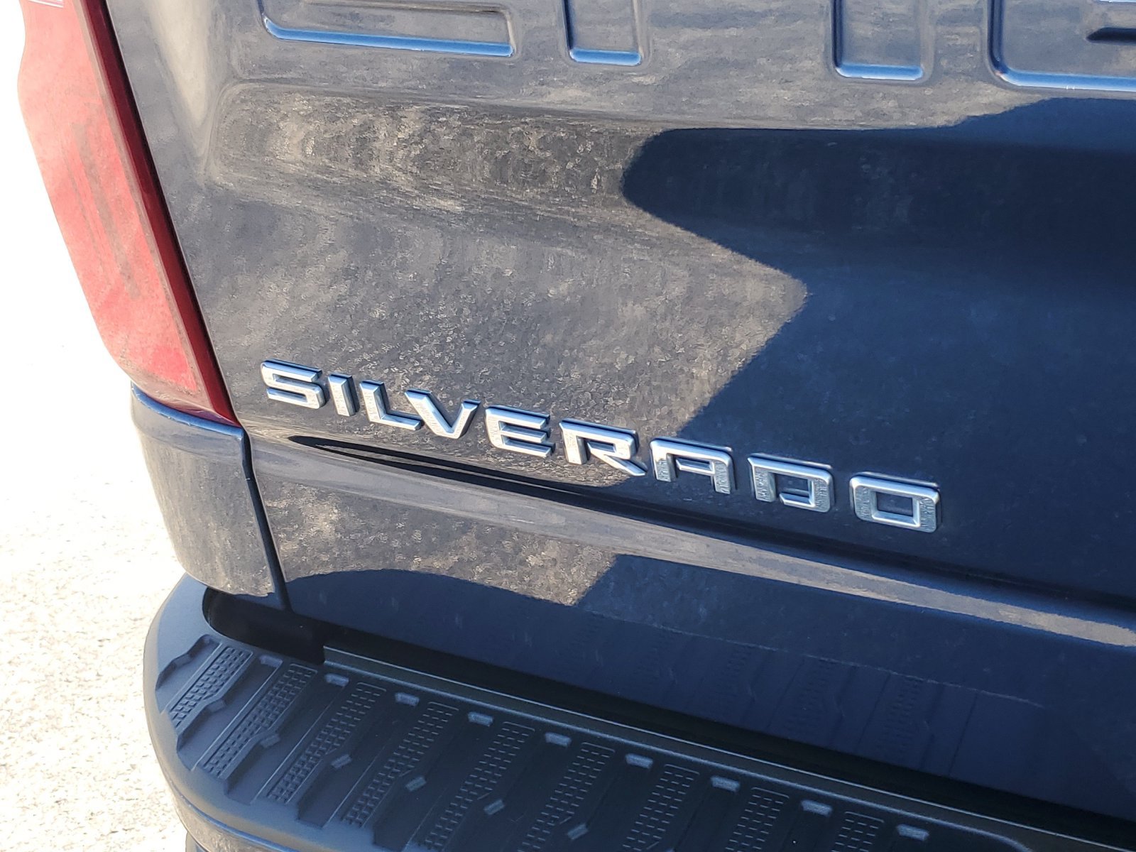 Used 2022 Chevrolet Silverado 1500 High Country w/ Technology Package AWD/4WD image 7