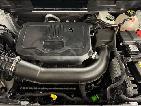 Used 2023 GMC Acadia SLE w/ Driver Convenience Package image 9