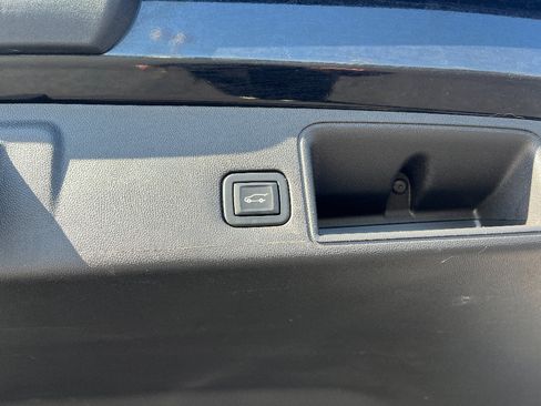 Used 2021 GMC Terrain SLT w/ Elevation Edition image 12