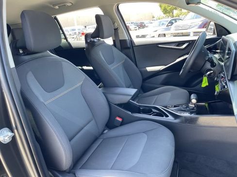 Used 2025 Kia Niro LX FWD image 25